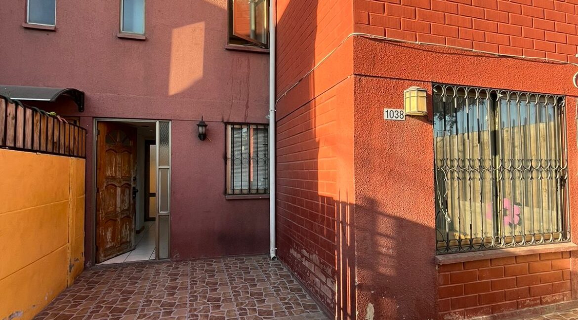 a9547951-9dd6-46ad-ac35-b440878ab948