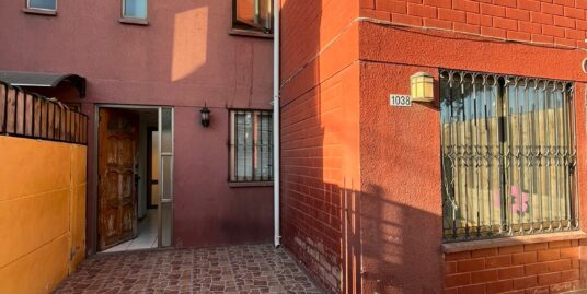 COMODA CASA 2D EN TRANQUILO SECTOR DE QUILICURA